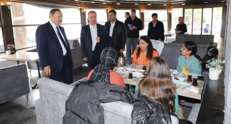 AK Parti’den esnaf ziyareti